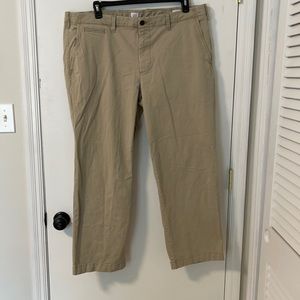 Gap men’s relaxed khaki pants